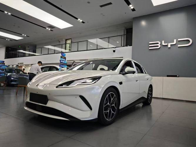 海豹06 EV对比五菱星光：预算10万选高智能还是长续航？_海豹06 EV对比五菱星光：预算10万选高智能还是长续航？_