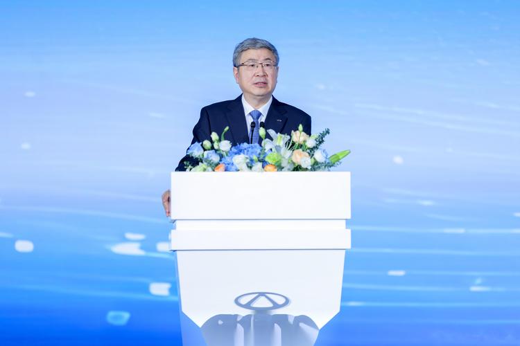奇瑞这次没让人失望_奇瑞尹同跃:奇瑞胆子较小,在国内“打不还手骂不还口”_